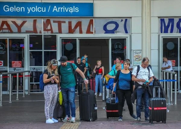 Antalya'ya hava yoluyla gelen turist sayısı 9 milyonu aştı