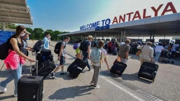 Antalya'da 8 milyon turist rakamı aşıldı