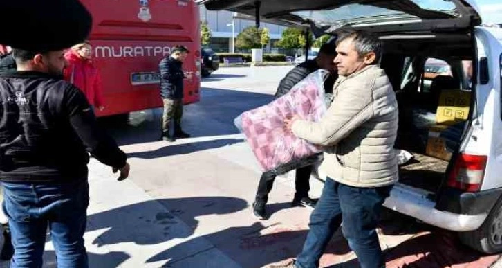 Antalya’da deprem bölgesi için gönüllüler de seferber oldu