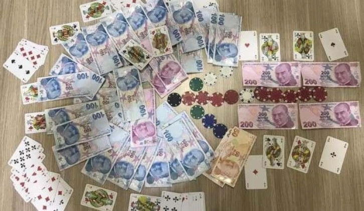 Antalya’da kumar oynayan 6 şahsa 10 bin 914 TL para cezası