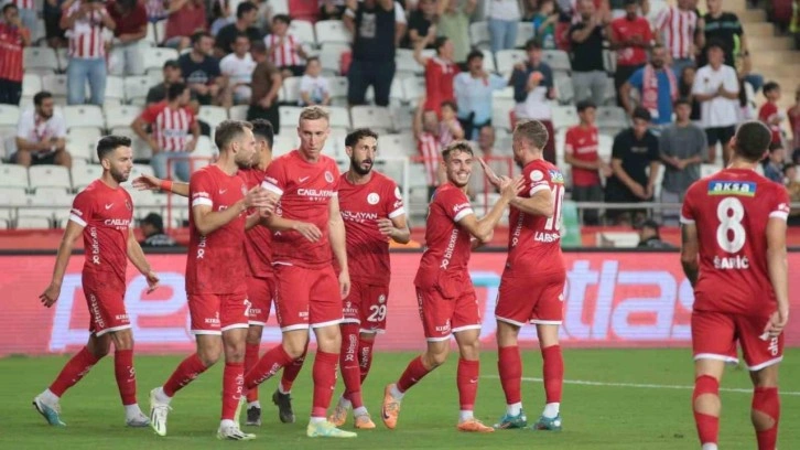 Antalyaspor, Süper Lig'de Başakşehir maçıyla yeniden çıkışa geçmek istiyor