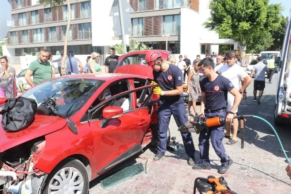 Antalyasporlu Naldo'nun ailesi Antalya'da kaza geçirdi: 1'i ağır, 5 yaralı