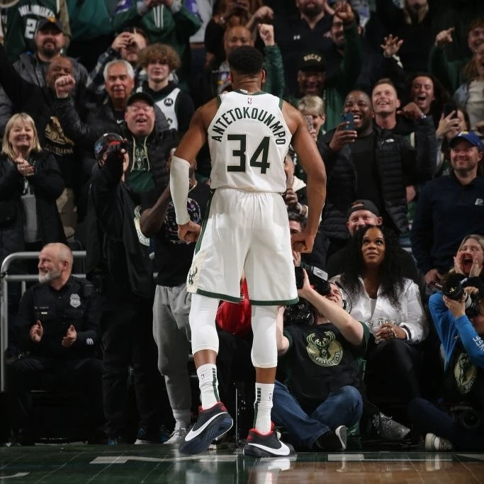 Antetokounmpo kariyer rekoru kırdı, Bucks kazandı
