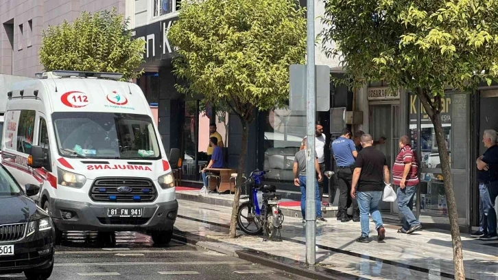 Apartmanın girişinde kan gören vatandaşların ihbarı polisi alarma geçirdi
