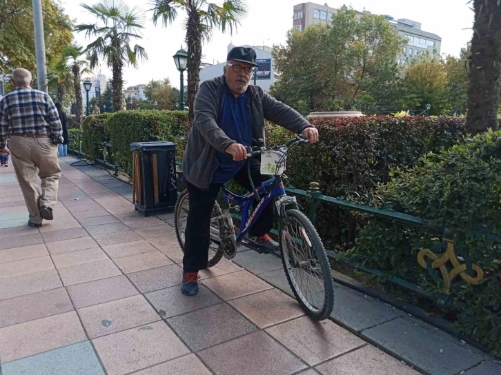 ‘Arabadan in, bisiklete bin’ sloganıyla herkesi pedal çevirmeye davet etti
