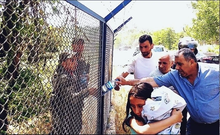 Araç camından uçan kağıt kazaya neden oldu: 3’ü çocuk 4 yaralı
