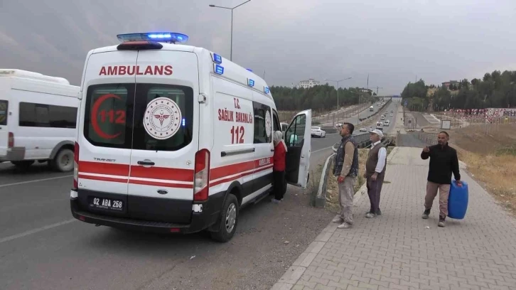 Araca çarpmamak için motosikleti devirdi: 1 yaralı
