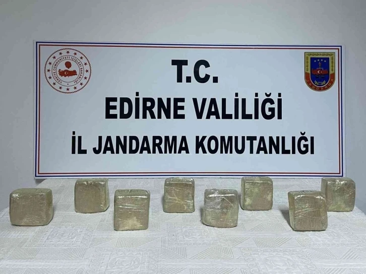 Aracında 4 kilo uyuşturucu ile yakalanan sürücü gözaltına alındı
