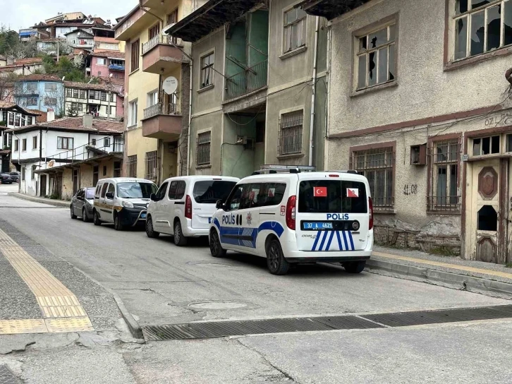 Aracında silahla vurulmuş halde bulunan şahıs hayatını kaybetti
