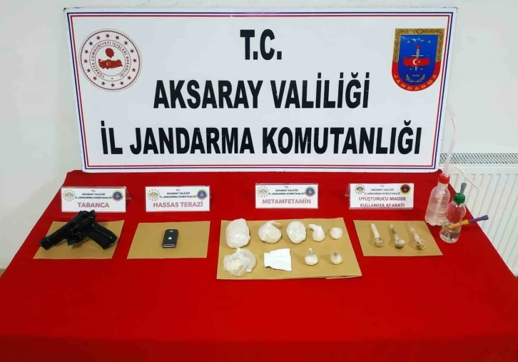 Araçtaki uyuşturucuyu jandarma narkotik köpeği buldu
