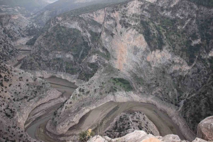 Arapapıştı Kanyonu suya kavuşacağı günü bekliyor
