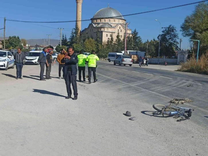 Arazi aracıyla çarpışan bisiklet ikiye bölündü, sürücüsü öldü
