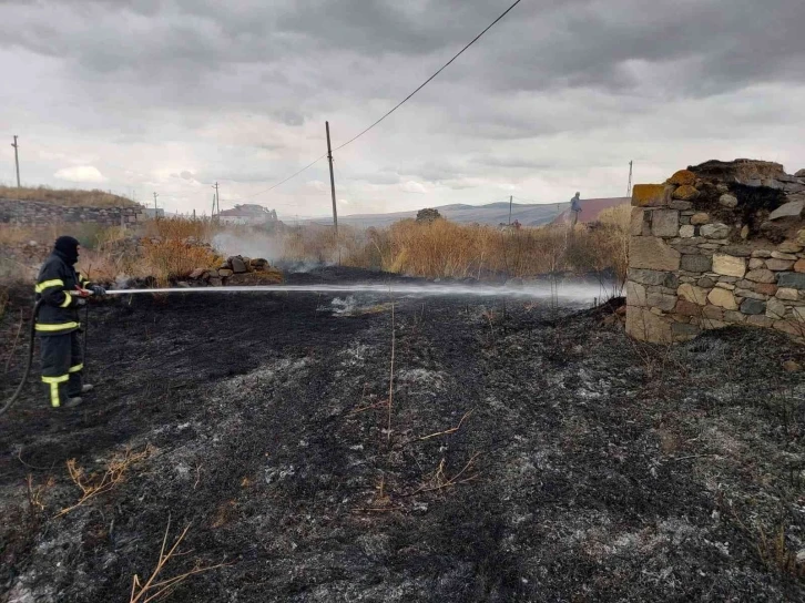 Ardahan’da arazide çıkan anız yangını korkuttu
