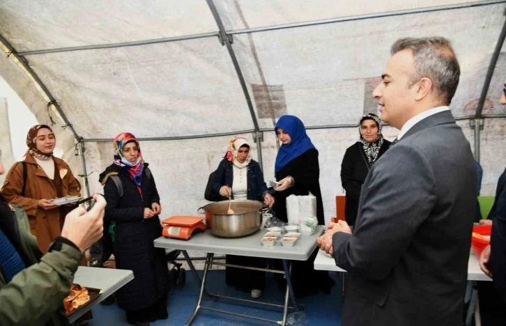 Ardahan’da Filistin’e destek çadırı kuruldu
