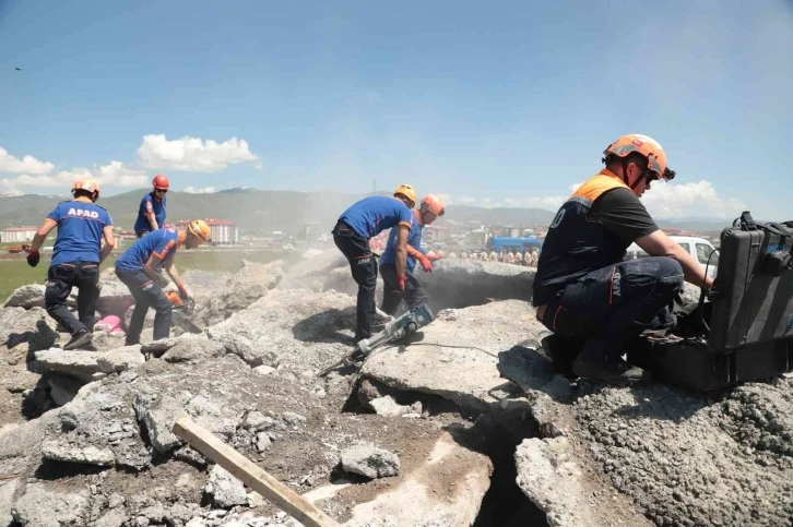 Ardahan’da gerçeği aratmayan deprem tatbikatı
