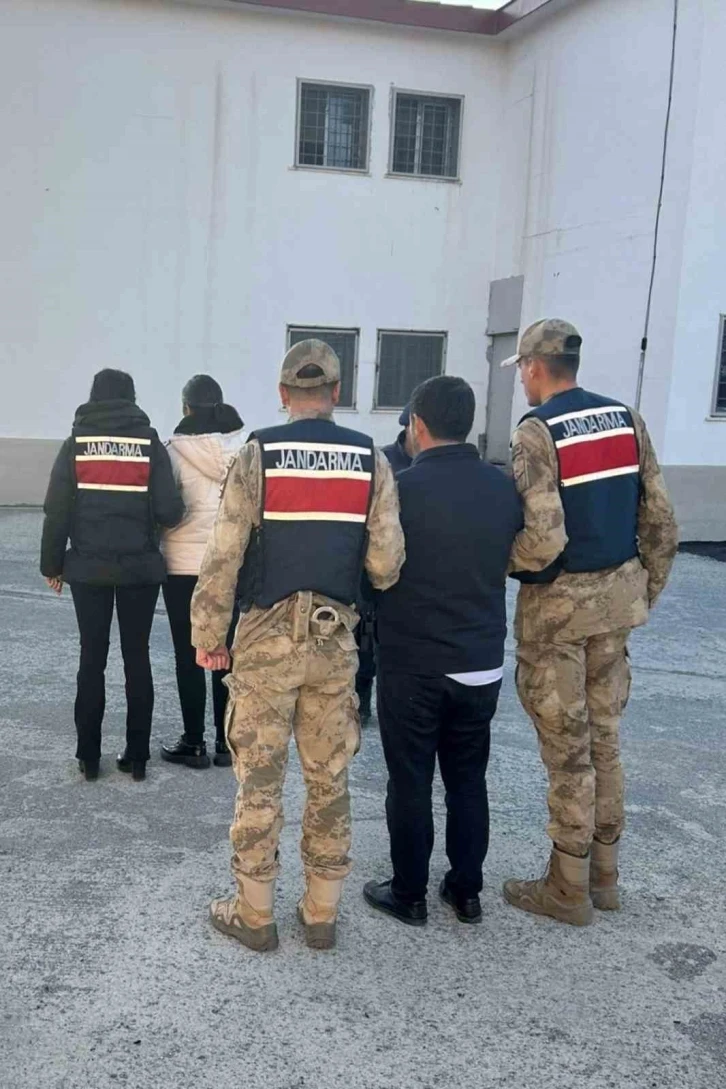 Ardahan’da göçmen kaçakçılarına operasyon: 2 zanlı tutuklandı
