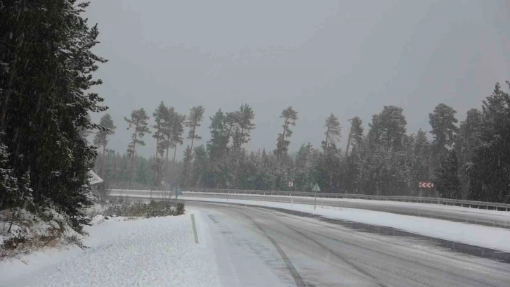 Ardahan’da kar ve tipi ulaşımı olumsuz etkiliyor
