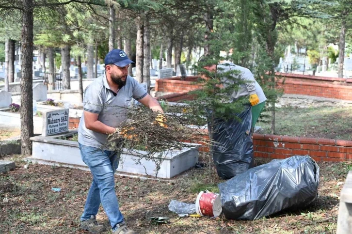 Arefe günü ilçe mezarlığına ücretsiz otobüs seferleri
