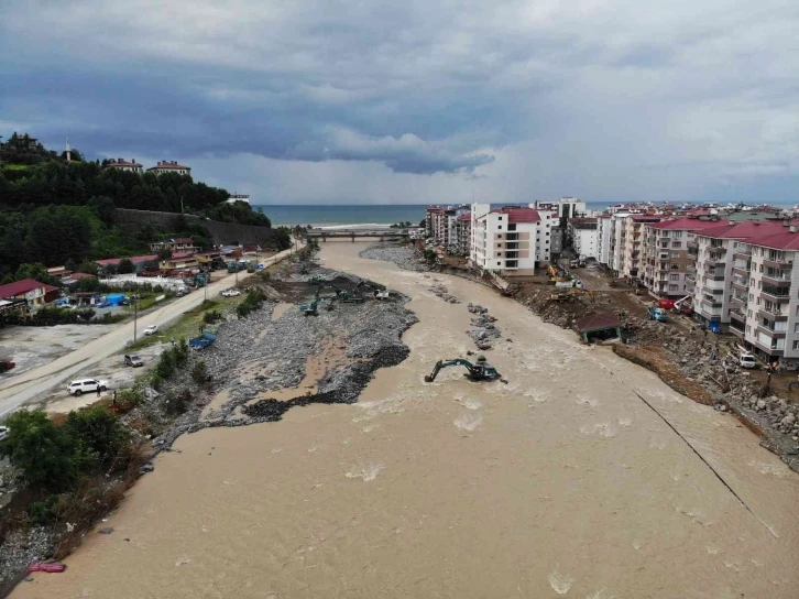 Arhavi sel sonra Kabisre deresi eski ve yeni hali görüntülendi
