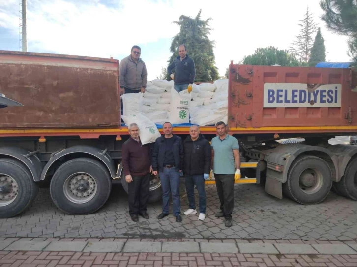 Arı yetiştiricilerinin yüzü şeker desteğiyle güldü
