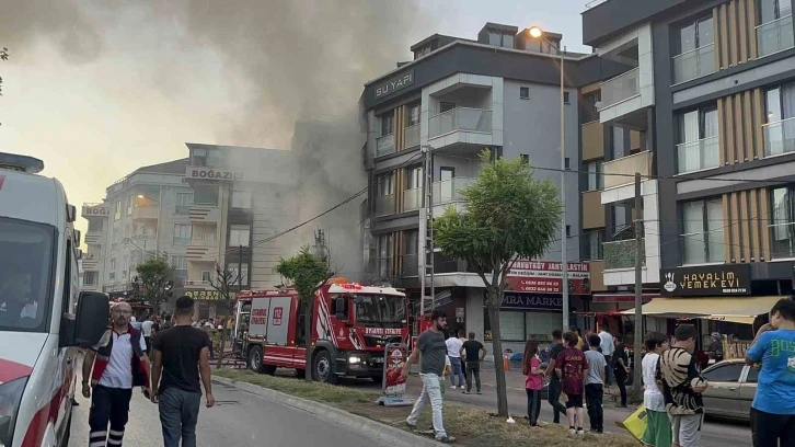 Arnavutköy’de sigara izmaritinden çıkan yangın 6 katlı iki binaya sıçradı
