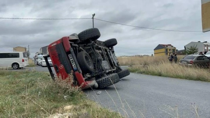 Arnavutköy'de otomobille pikap çarpıştı: Yaralılar var!