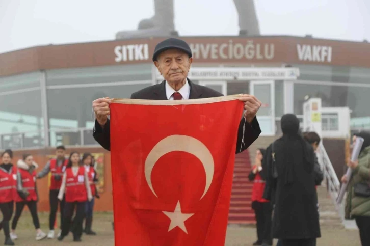 Artvin’de 96 yaşındaki Kore Gazisi her 10 Kasım’da Atatürk’ün huzurunda
