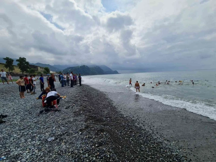 Artvin’de çay işçisi Afgan genç denizde boğularak hayatını kaybetti
