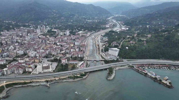 Artvin’de Kabisre Deresi ve yan kollarının taşkın kontrolü çalışmaları devam ediyor
