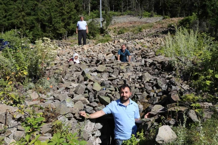 Artvin’de mağaradaki soğuk su kaynağı köylülerin doğal soğuk hava deposu oldu
