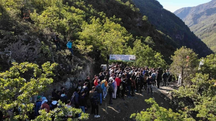 Artvin’de üniversite öğrencileri ekoturizm yolunda yürüyüş yaptı
