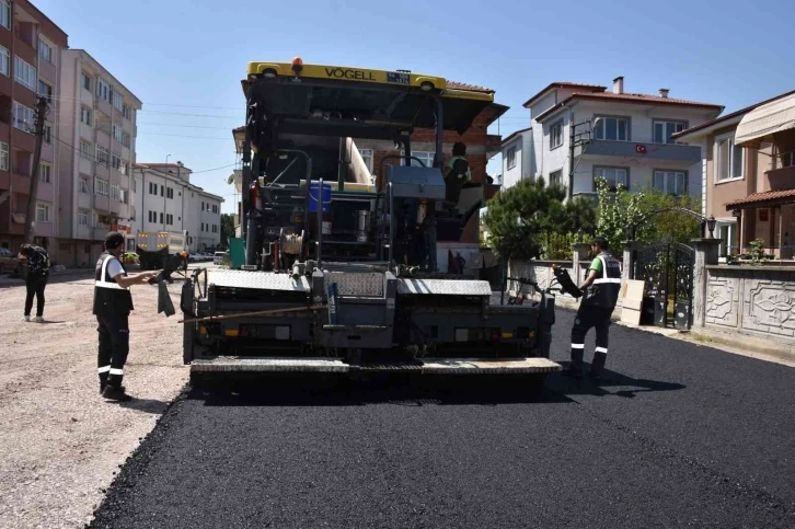 Asfalt sezonu açıldı, 16 sokak yenilendi
