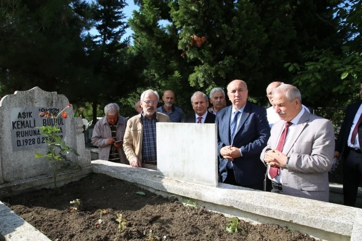 Aşık Kemali Bülbül vefatının 10’uncu yılında kabri başında dualarla anıldı
