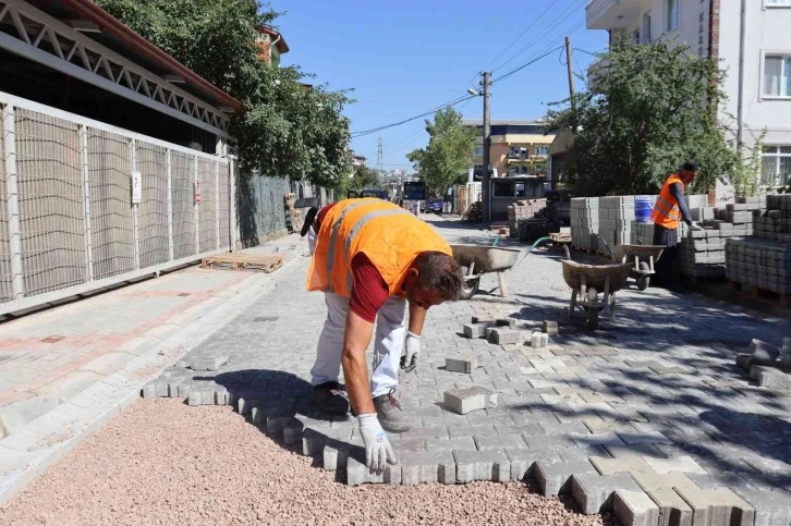 Asilkent’te yol ve kaldırımlar yenileniyor
