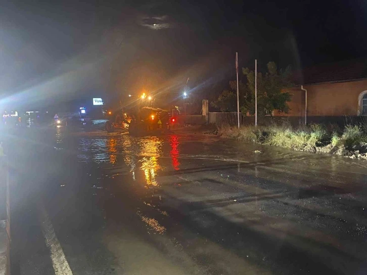 Aşırı yağış nedeniyle Nevşehir - Aksaray karayolu trafiğe kapandı
