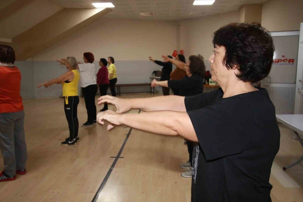 Asırlık çınarlar, spor ile hayatın içinde kalıyor
