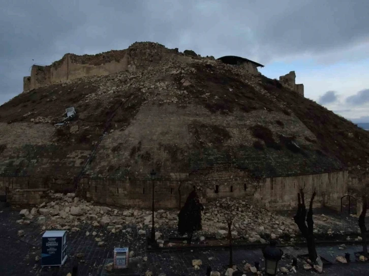 Asırlık Gaziantep kalesi yıkıldı
