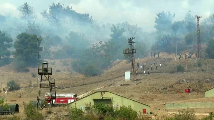 Askeri kışla içerisindeki ormanlık alanda korkutan yangın
