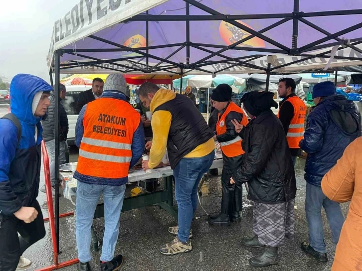 Atakum’da öğrencilere ve esnafa sıcak çorba
