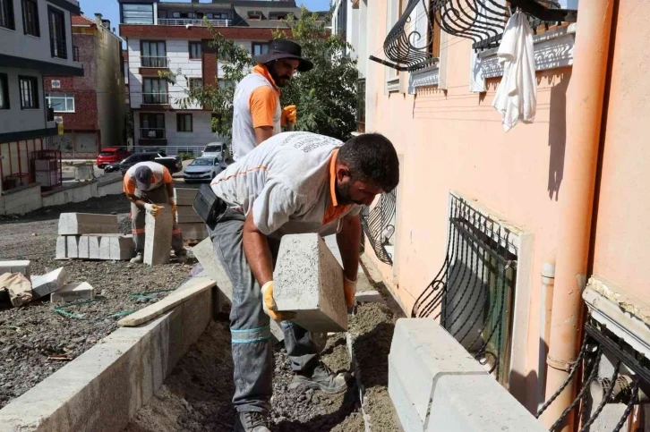 Ataşehir’de yol bakım ve onarım çalışmaları aralıksız sürüyor
