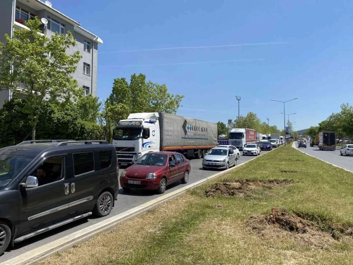 Ataşehir’in bitmeyen çilesi: Gümrükte tır kuyrukları
