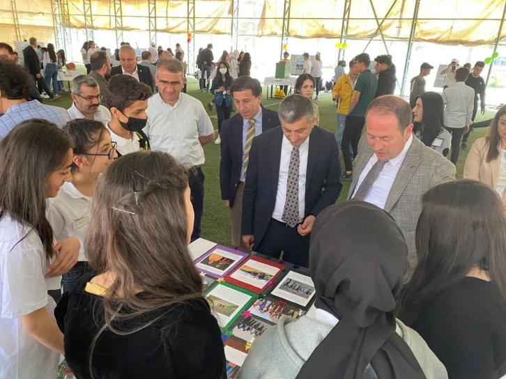 Atatürk Anadolu Lisesinde ‘Bilim Fuarı’ heyecanı
