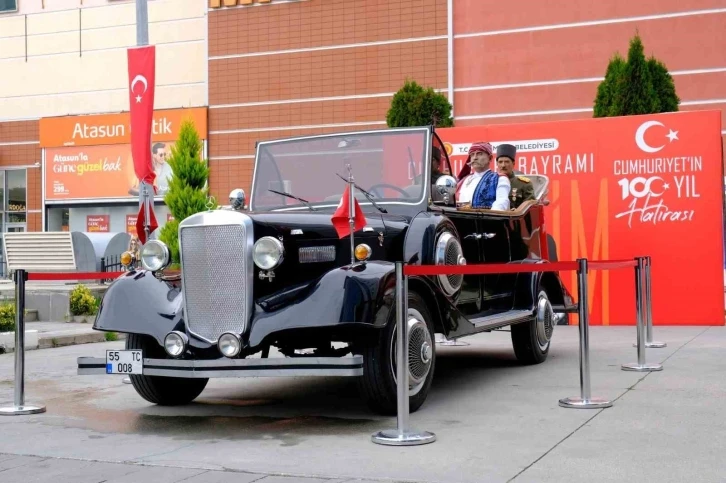 Atatürk’ün tören aracı olarak kullandığı otomobilin replikası Kastamonulularla buluştu
