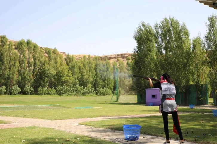 Atıcılık Nemrut Kupası şampiyonları kupa ve madalyalarını aldı
