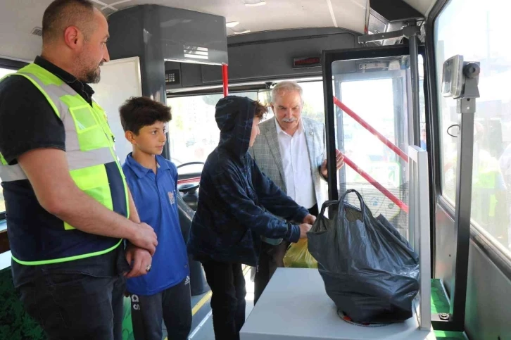 Atığını getiren harçlığını alıp gitti
