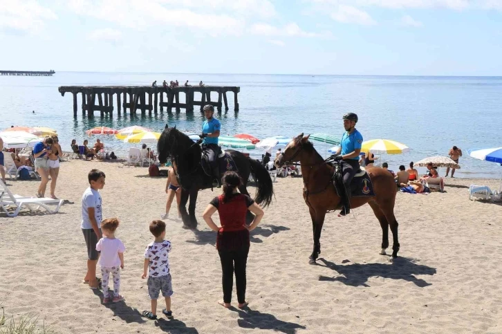 Atlı jandarma timi huzur ve güveni sağlıyor
