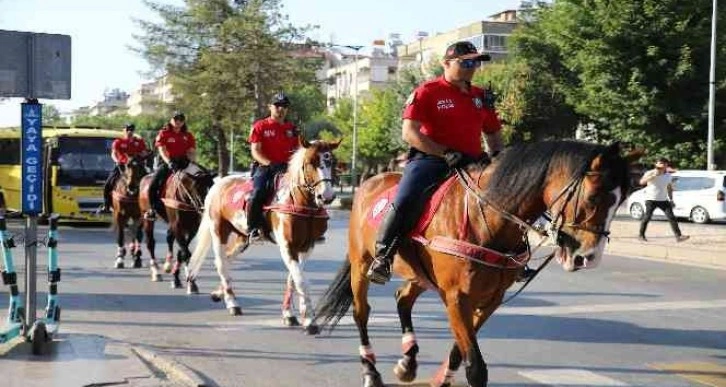 Atlı polisler Gaziantep’te devriye attı