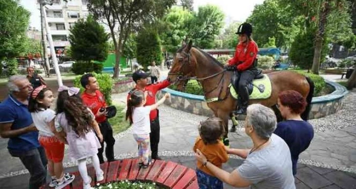 Atlı polisler vatandaşın can ve mal güvenliği için sahada