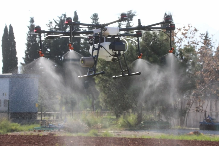 AÜ üZiraat Fakültesi’ne eğitim ve ar-ge amaçlı ilaçlama dronu hibe edildi
