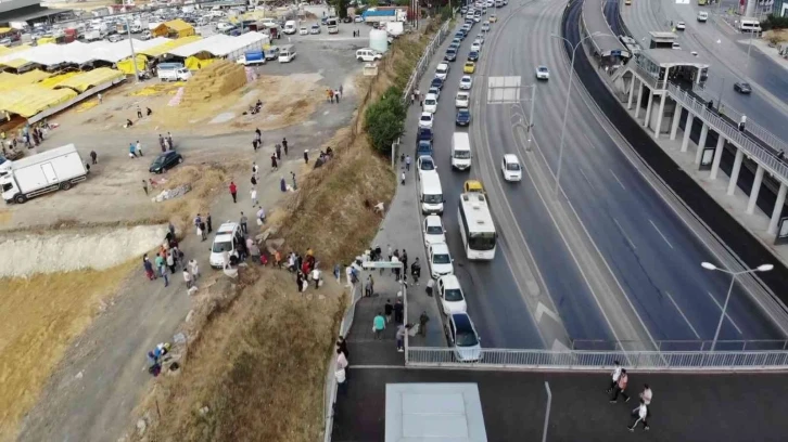 Avcılar’da E-5 yan yolda kesim alanı trafiği
